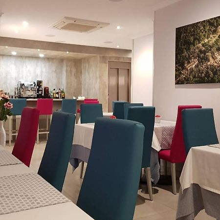 Hotel Avenida Plaza Alzira Buitenkant foto
