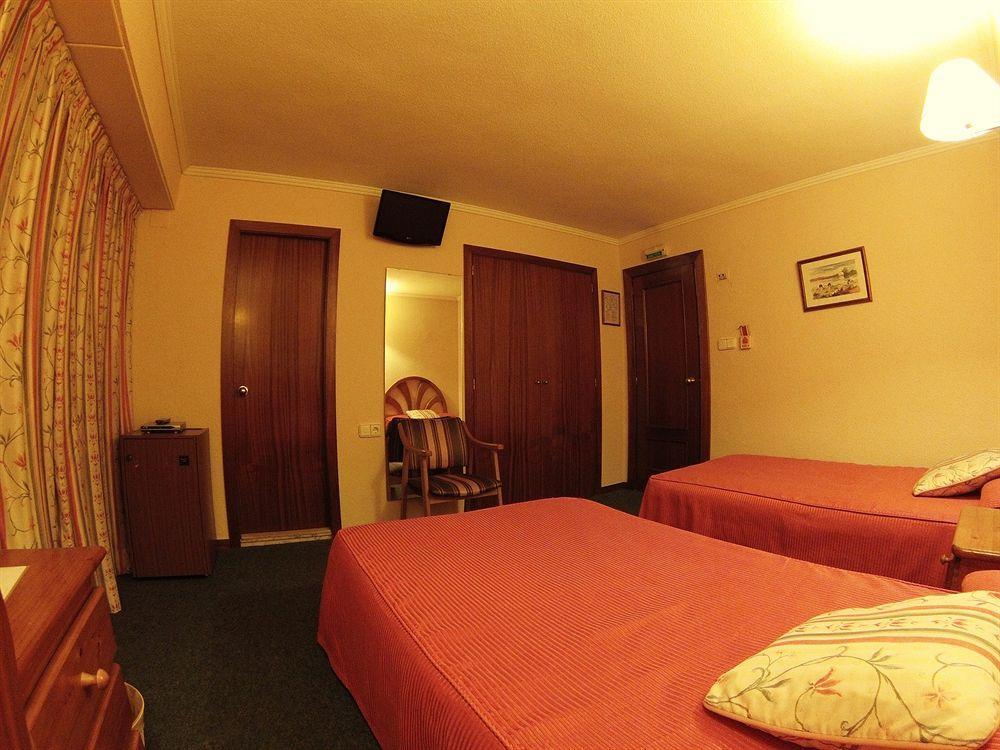 Hotel Avenida Plaza Alzira Buitenkant foto