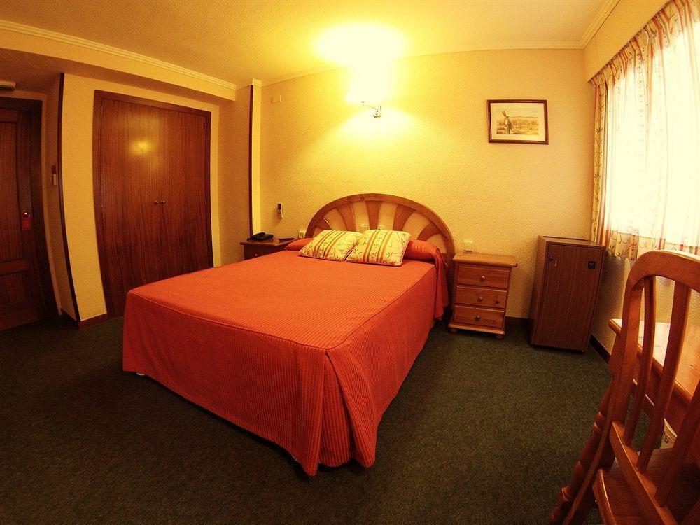 Hotel Avenida Plaza Alzira Buitenkant foto