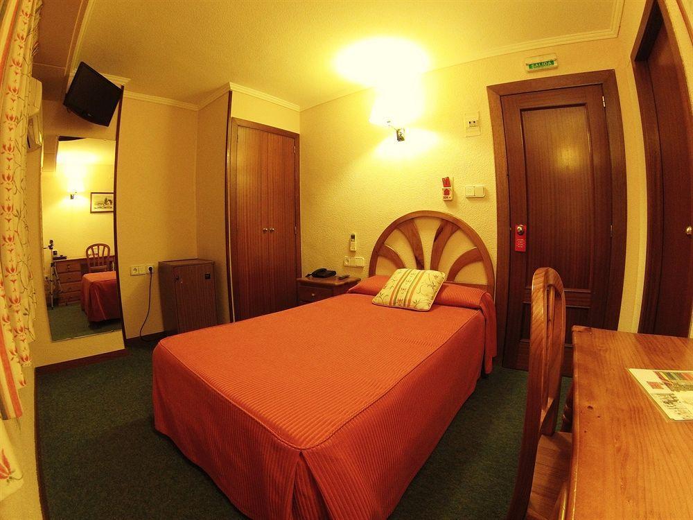 Hotel Avenida Plaza Alzira Buitenkant foto
