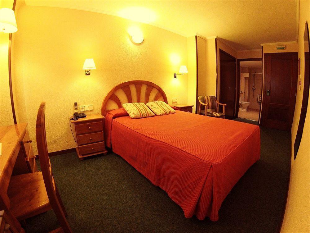 Hotel Avenida Plaza Alzira Buitenkant foto