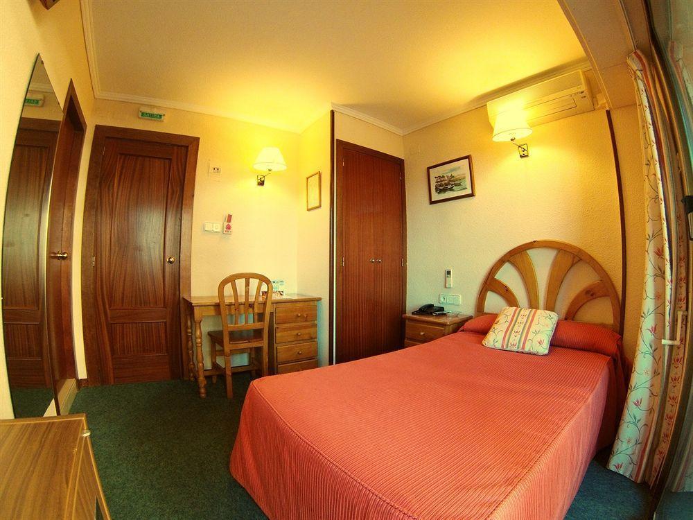 Hotel Avenida Plaza Alzira Buitenkant foto