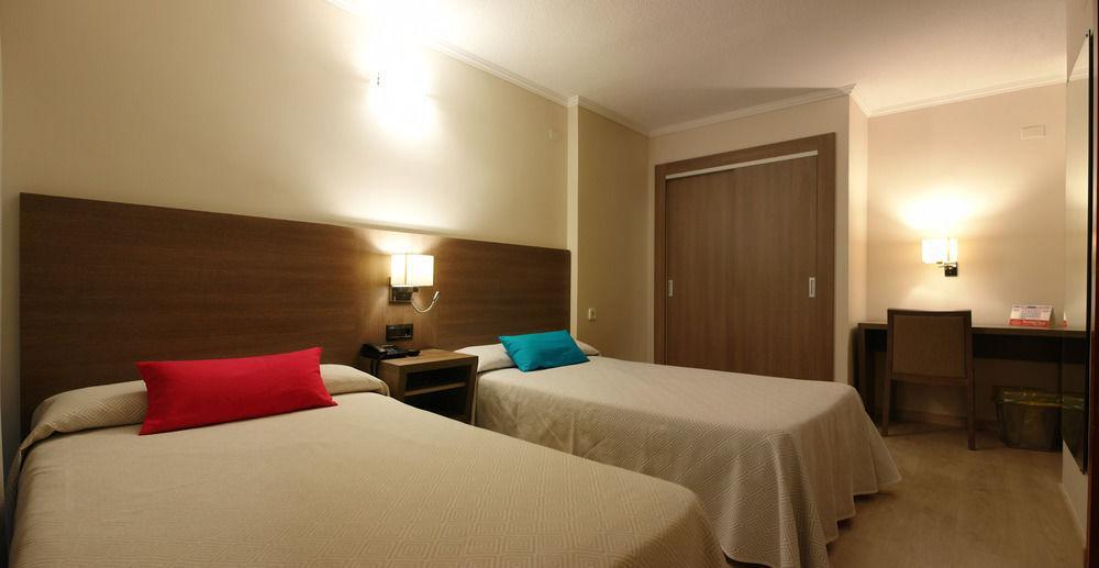 Hotel Avenida Plaza Alzira Buitenkant foto