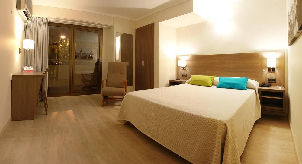Hotel Avenida Plaza Alzira Buitenkant foto