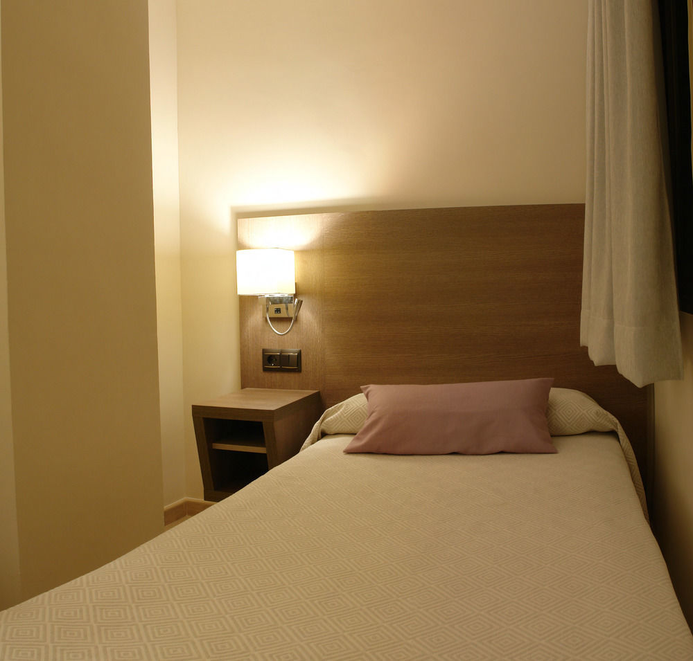 Hotel Avenida Plaza Alzira Buitenkant foto