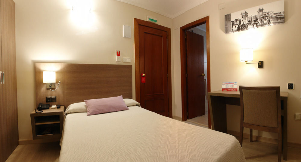 Hotel Avenida Plaza Alzira Buitenkant foto